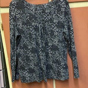 Elle Women’s L. 
Dark & light grey, dark & light purple long sleeve shirt